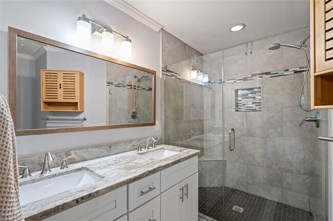 Building Photo - 3334 Romelie Dr