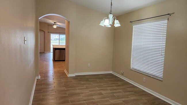 Building Photo - 7955 Carriage Pointe Dr