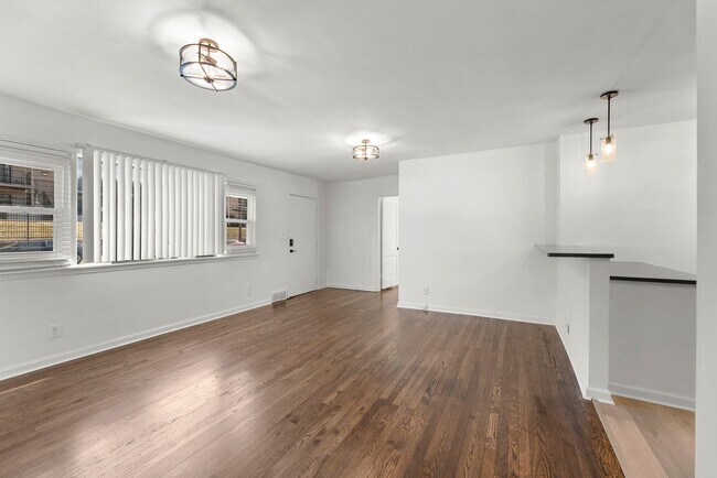 Building Photo - Newly Renovated Home - Steps Away from KU Med