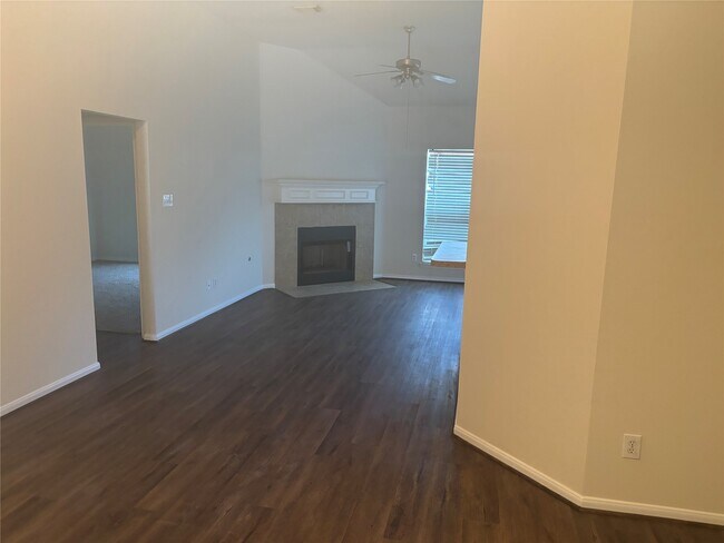 Building Photo - 1930 Shady Oaks Ct