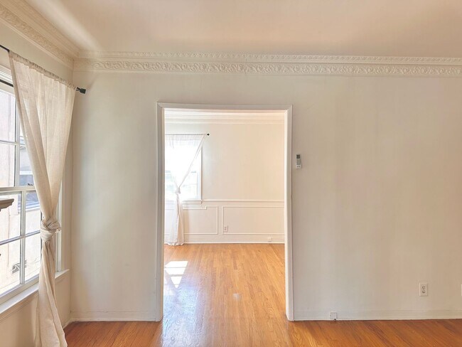 Building Photo - 337 N Gardner St