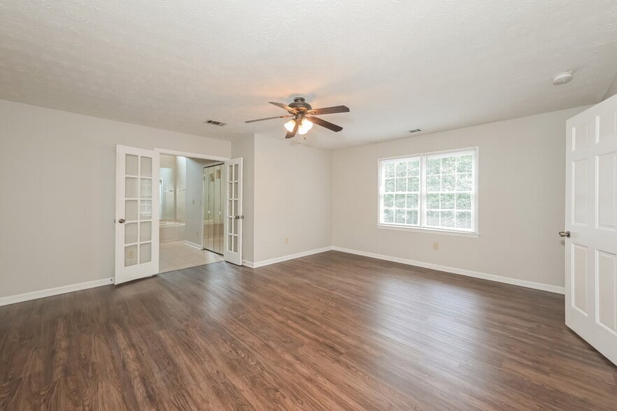 Building Photo - 2481 Meadowglen Trail