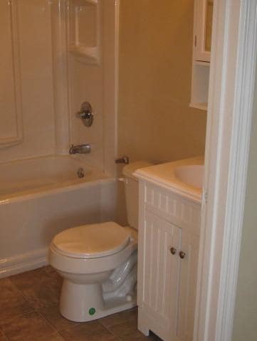 Building Photo - 164 Lakeshore Drive