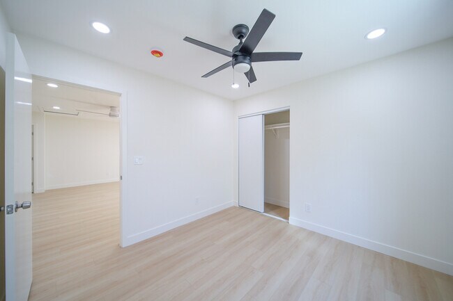 Building Photo - 206 W Broadbent Dr