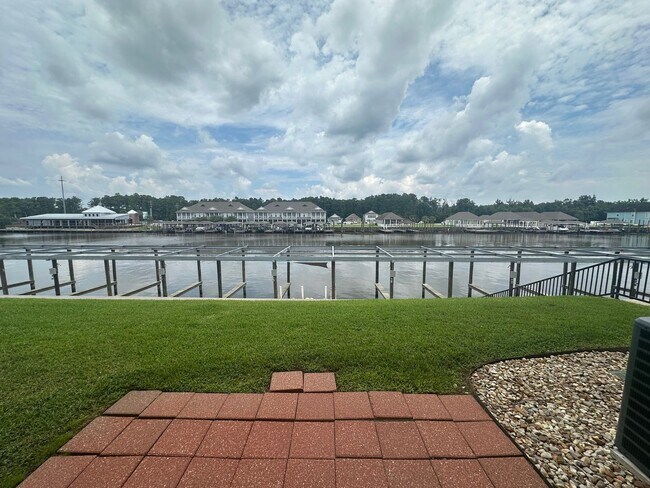 Building Photo - 12386 River Highlands Dr