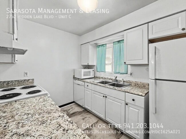 Building Photo - 2752 Hidden Lake Blvd