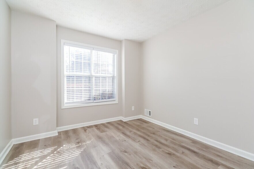 Building Photo - 250 Ashley Oaks Dr