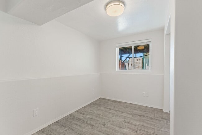 Building Photo - 2721 E Longfellow Ave
