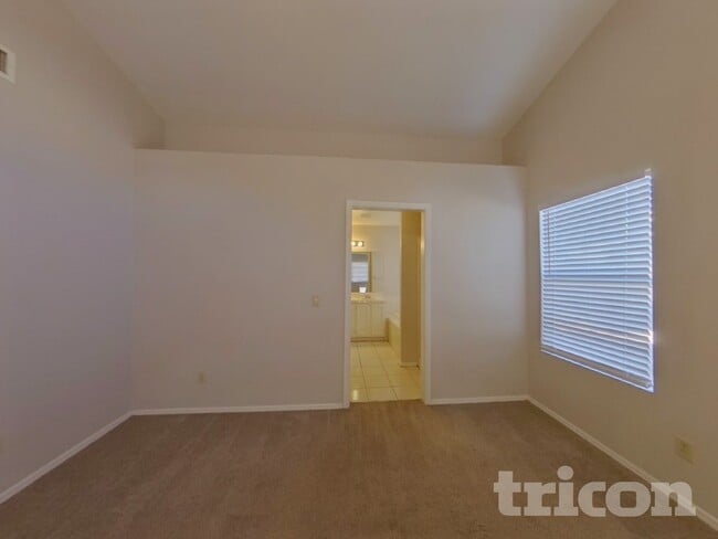 Building Photo - 1938 E Wagoner Rd