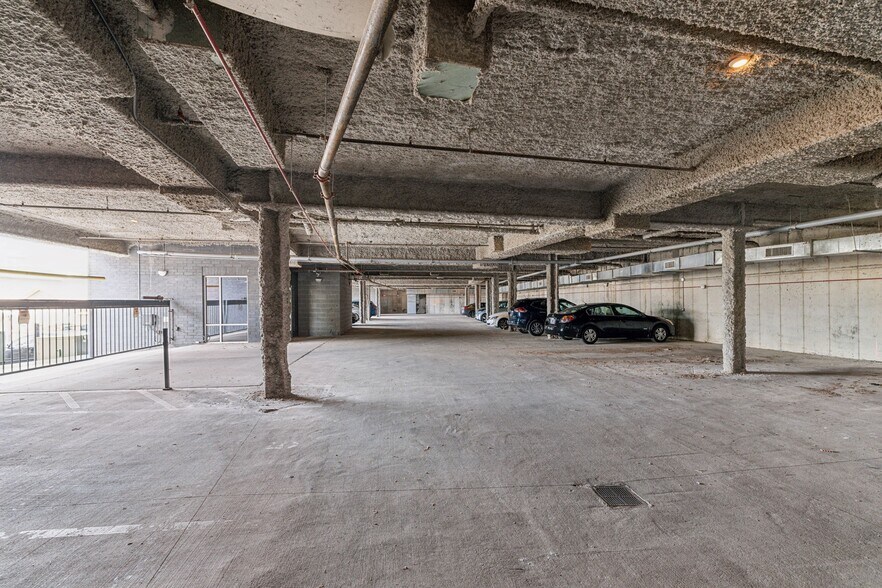 Gated Parking Garage - 3116 W End Cir