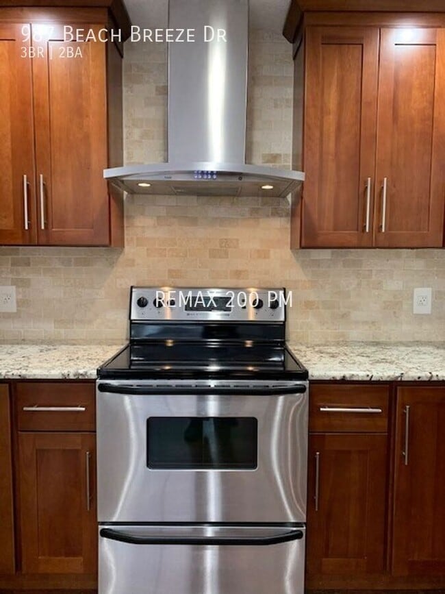 Building Photo - 987 Beach Breeze Dr