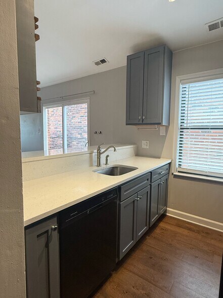 Kitchen with Quartz Counters Throughout - 2020 Sidney St