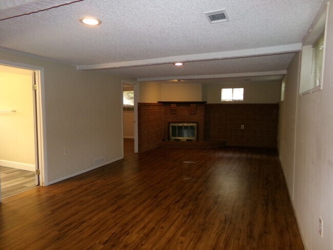 Building Photo - 1132 Ponderosa Dr