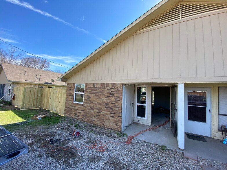 Building Photo - 126 Oak Hill Dr