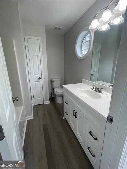Building Photo - 387 Brookview Dr