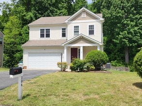 Building Photo - Beautiful Spacious Home in Huntington Place!