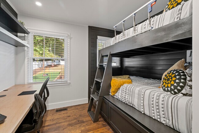 Bunk Room - Private Office - 3415 Pinehill Rd