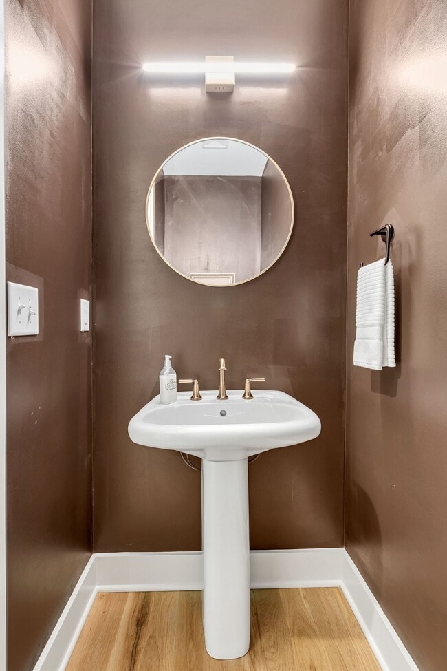 Building Photo - 660 Vernon Ave