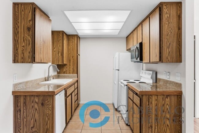 Building Photo - 1BD/1BA Private Balcony + Utilities Included | Prime Black Mountain Location