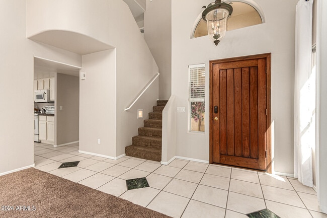 Building Photo - 3223 E Poinsettia Dr