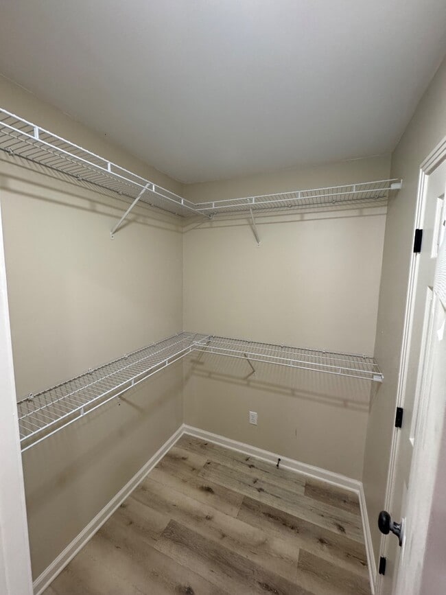 Building Photo - 111 Land Ct