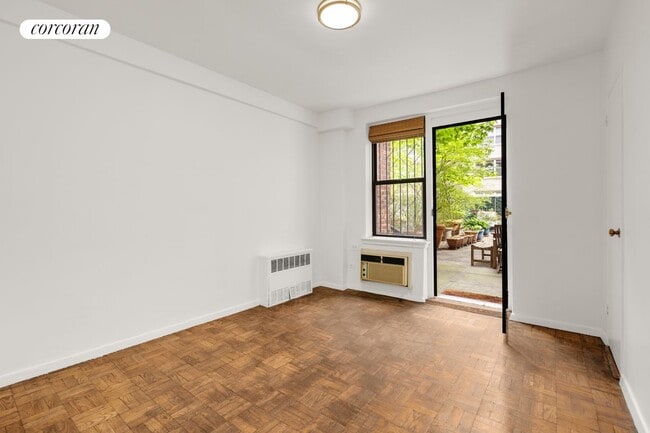 Building Photo - 211 E 18th St