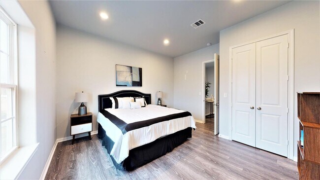 Building Photo - 4924 Paradigm Ln