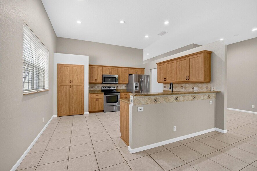 Building Photo - 5346 Vallejo Ter