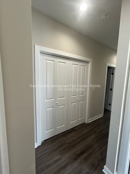 Building Photo - 1736 E Decarsky Ct