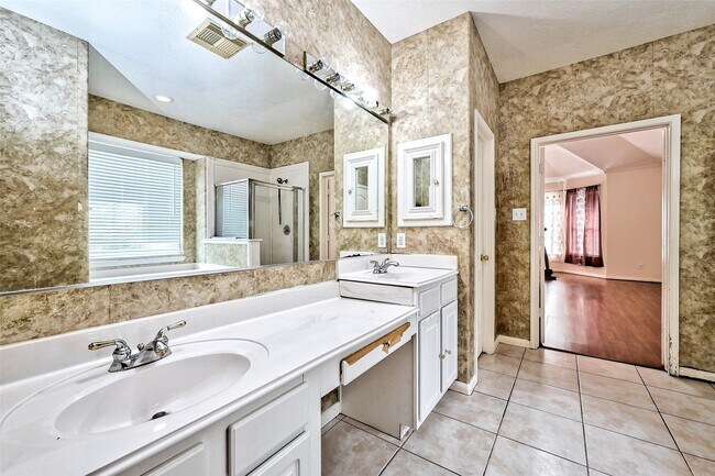 Building Photo - 6806 Rhodes Ct