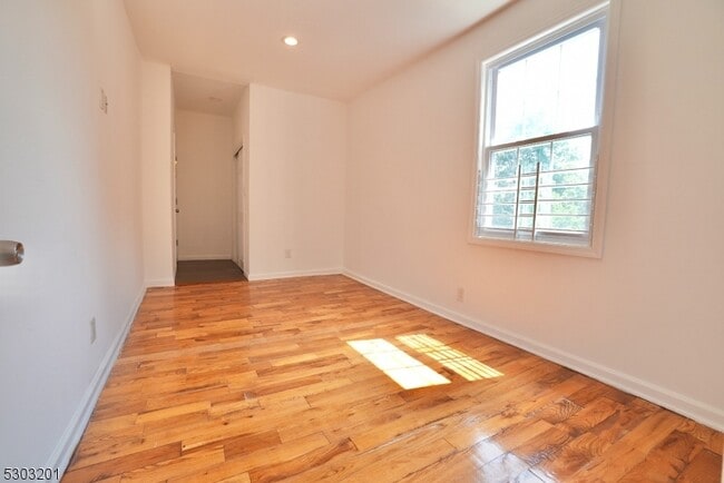 Building Photo - 131 Sylvan Ave