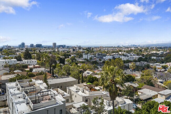 Building Photo - 738 Parkman Ave