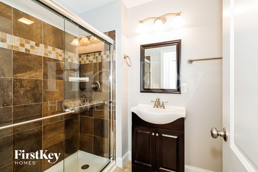 Building Photo - 7761 Sarah Dr