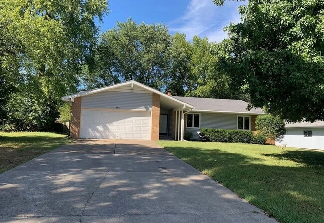 Primary Photo - Lovely 3 bedroom, 2 bathroom house for ren...