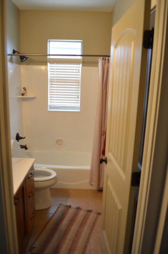 Building Photo - Great Home Coming Available
