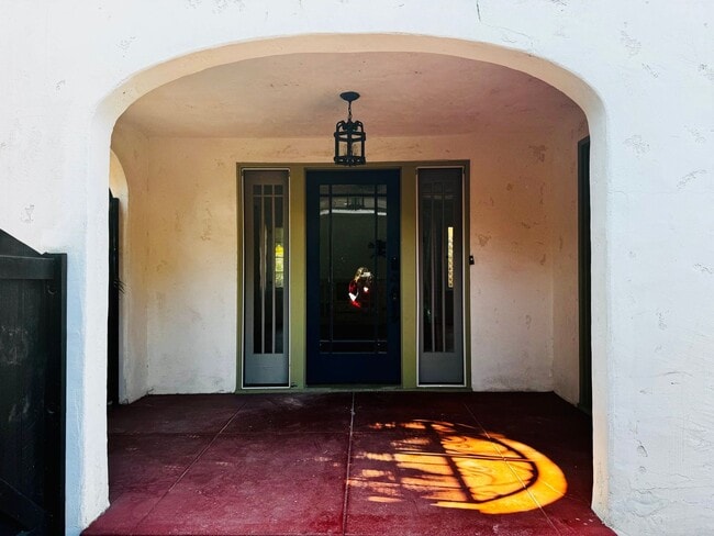 Building Photo - Remodelled Two Bedroom Home + Office for Rent in LB!