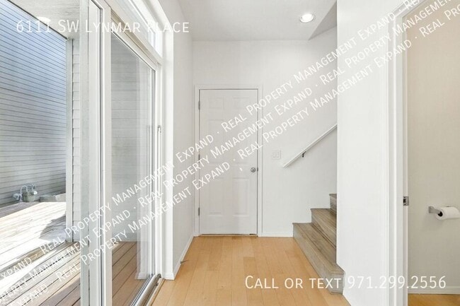 Building Photo - 6111 SW Lynmar Pl