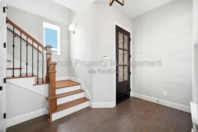 Building Photo - 1204 W 16th St