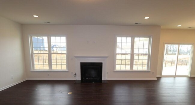 Building Photo - Huge 5-bedroom, 4-bathroom, in Poplin Grov...