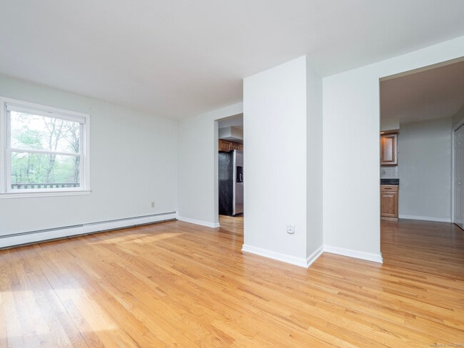 Building Photo - 21 Simpaug Turnpike