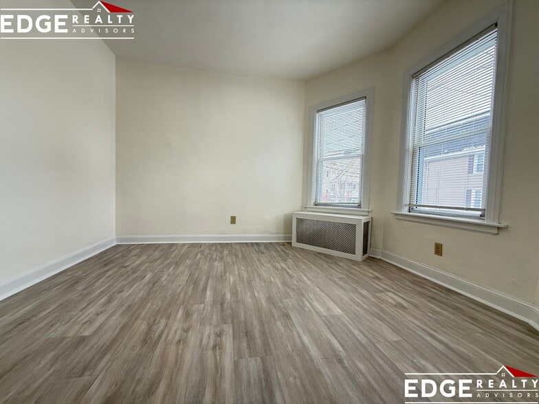 Building Photo - 76 Antwerp St