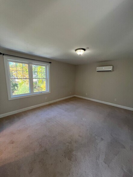 Building Photo - 8 Sugar Maple Ln