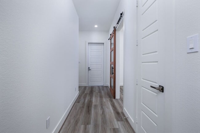 Building Photo - 68 Fairway Dr