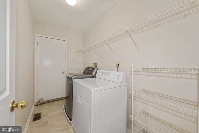 Building Photo - 14429 Stonebridge View Dr