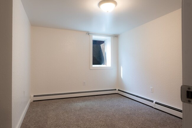 Building Photo - Diamond in the rough! Newly renovated interior - 5 Bed 2 Bath!