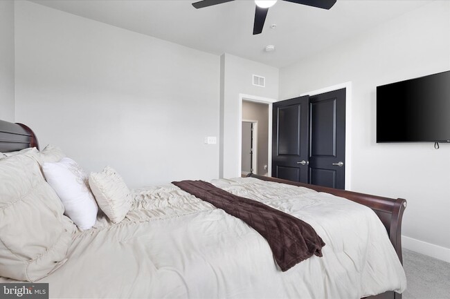 Building Photo - 5680 Lewis Carroll Dr