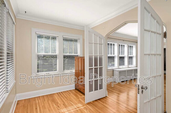 Building Photo - 969 St Clair Ave