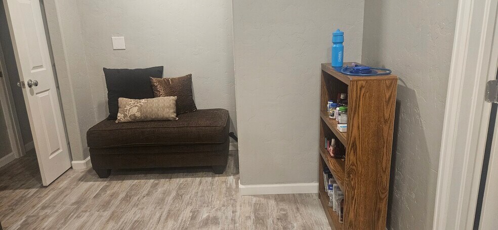 Building Photo - 1904 S Carr St