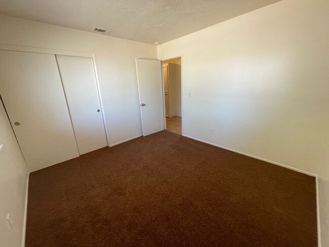 Building Photo - Hesperia-Refurbished- 3 Bedrooms, 2 Bathrooms + Den or Office, Large Property