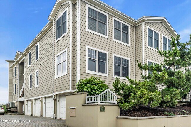 Building Photo - 209 Beach Front